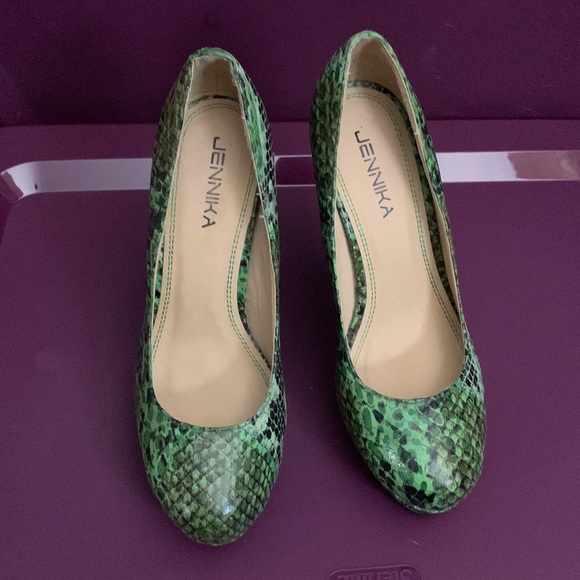 Green snakeskin print stilettos - Picture 2 of 3